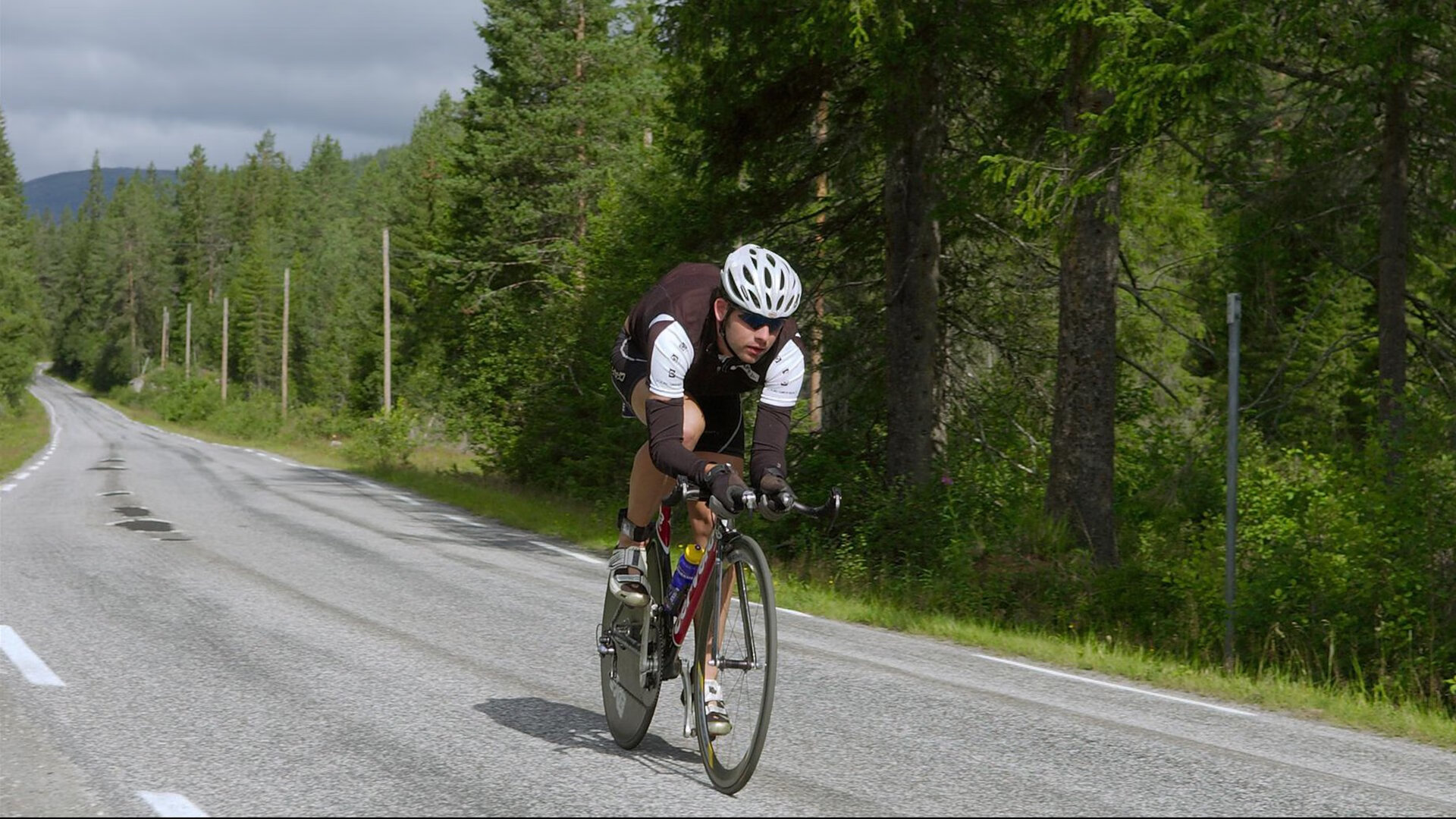 欧洲足球冠军联赛决胜局前奏,惊心动魄战局引燃赛场,欧洲足球俱乐部冠军联赛