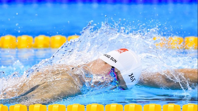 史上最“燃”瞬间：投篮、扣篮、盖帽，点燃全场的精彩表现，投篮扣球